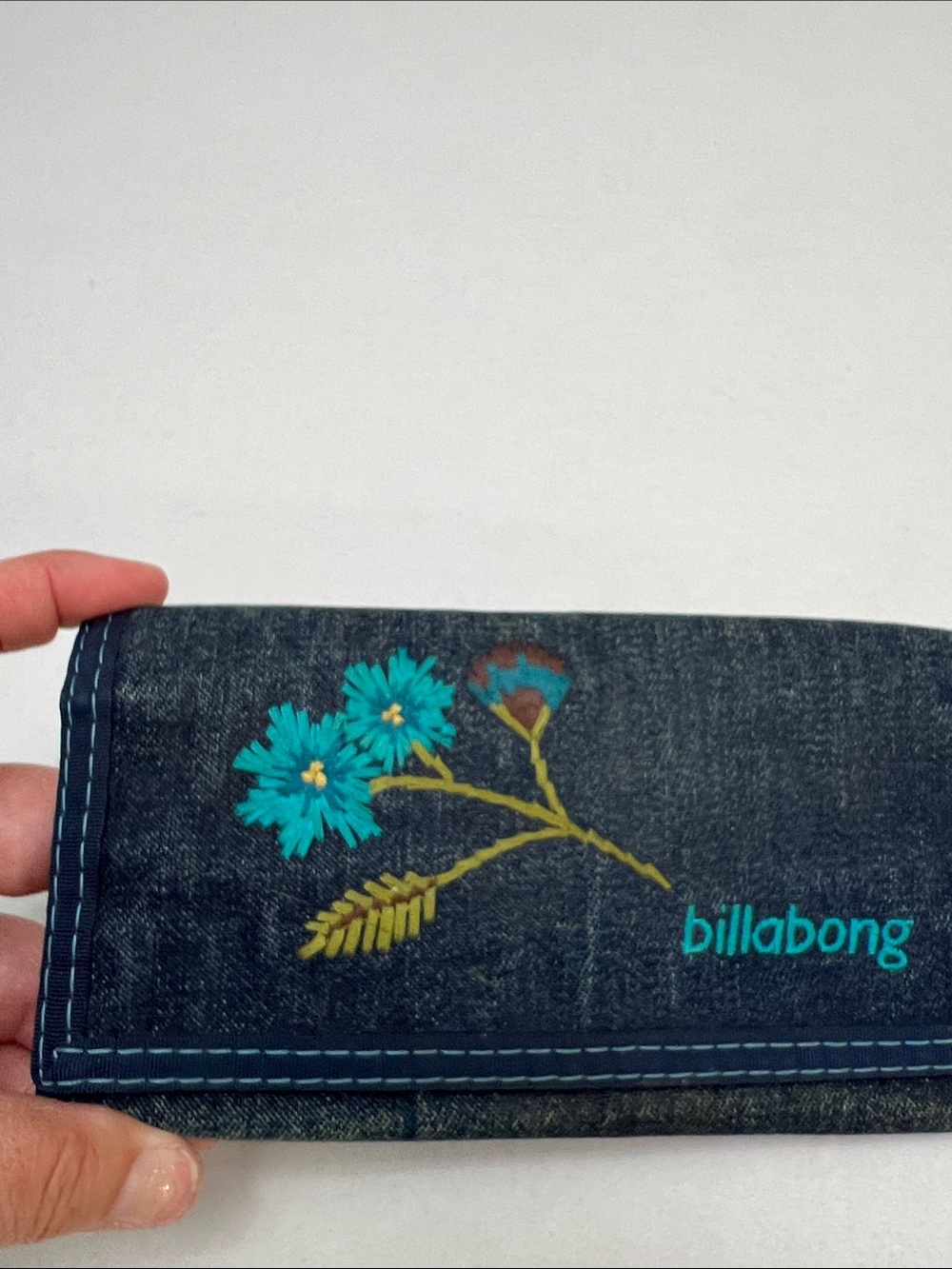 BILLABONG 90’s JEAN TRI-FOLD BOHO FLORAL EMBROIDERED BLUE WALLET VINTAGE - Picture 2 of 12